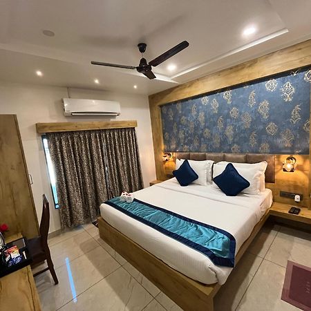 Clarks Collection Somnath Hotel Exterior foto