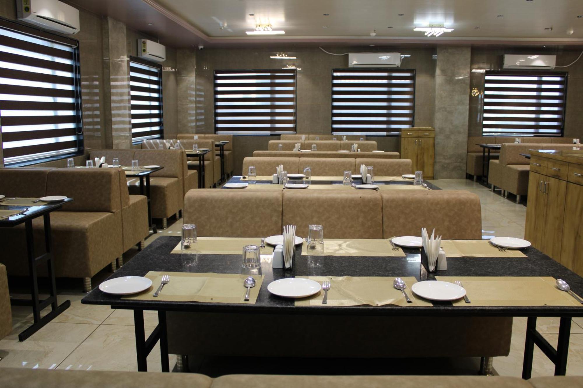 Clarks Collection Somnath Hotel Exterior foto
